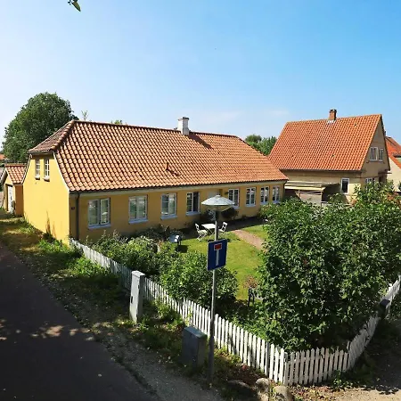 11 Person In R Sk Bing ホテル Ærøskøbing