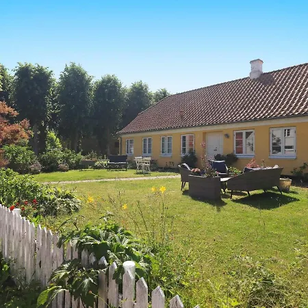 11 Person In R Sk Bing ホテル Ærøskøbing